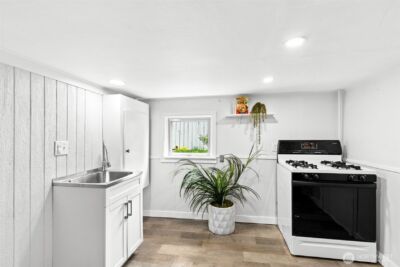 705 N 104th Street , Seattle, WA 98133 - Photo 15