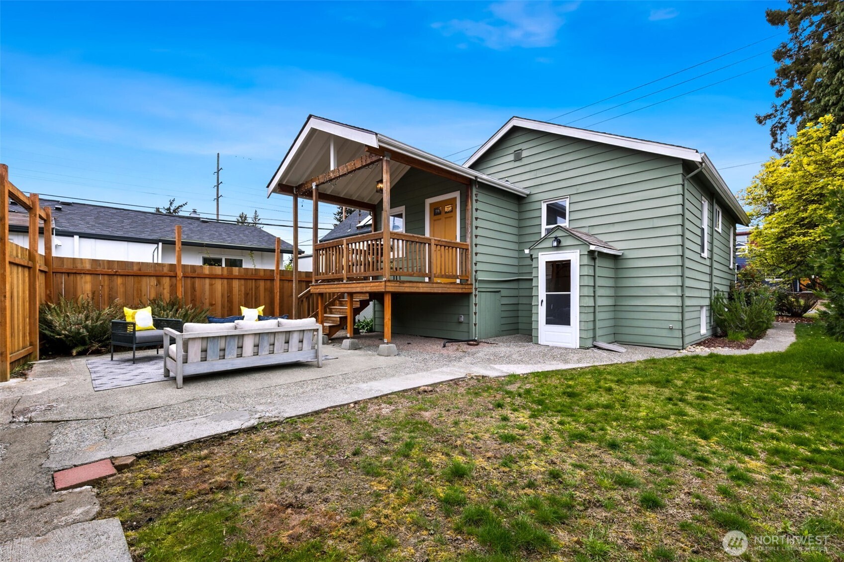 705 N 104th Street , Seattle, WA 98133
