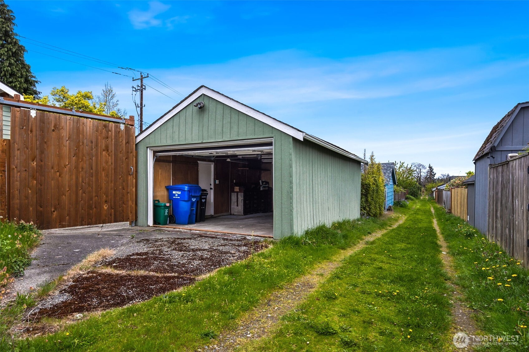 705 N 104th Street , Seattle, WA 98133