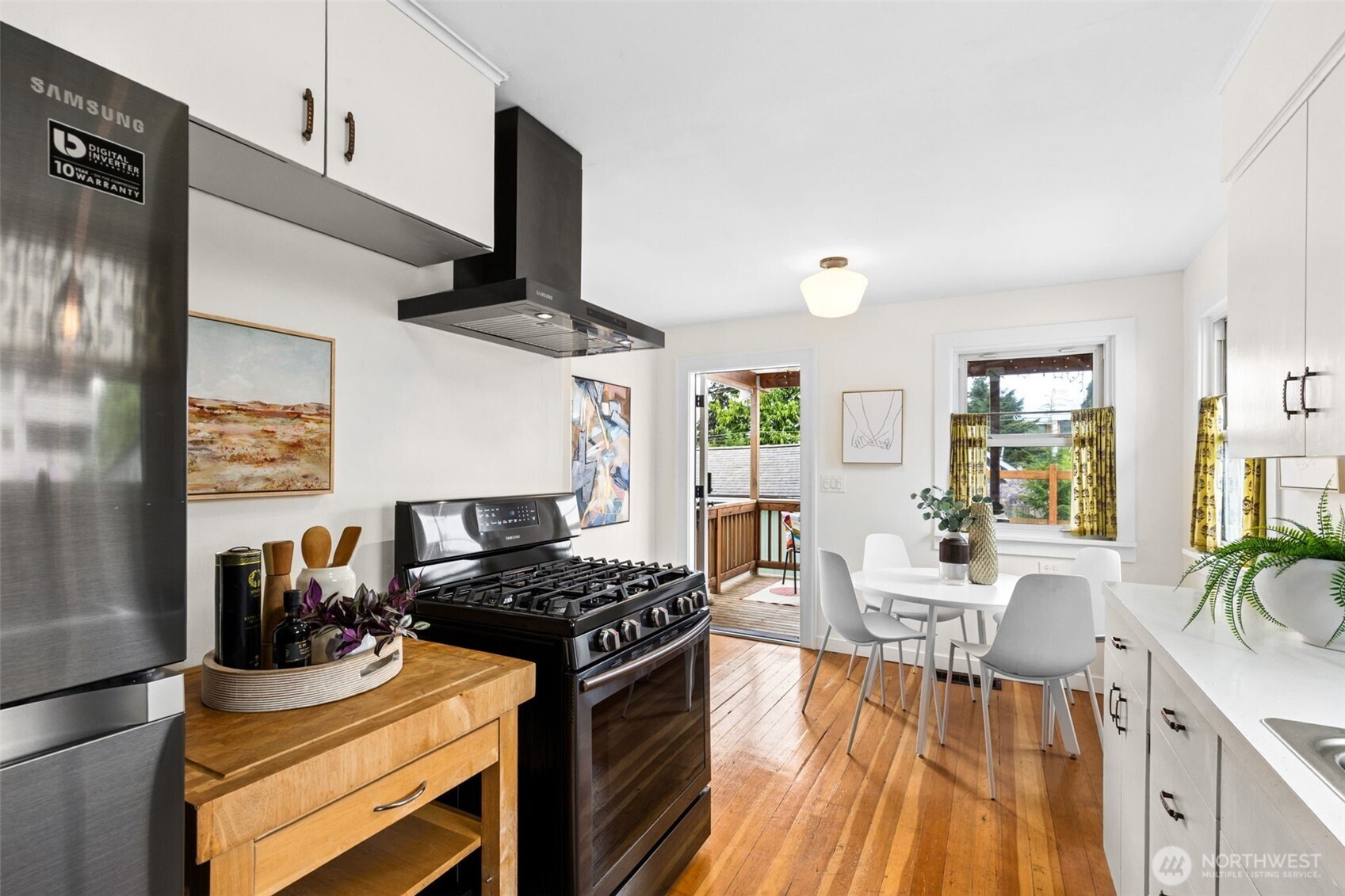 705 N 104th Street , Seattle, WA 98133