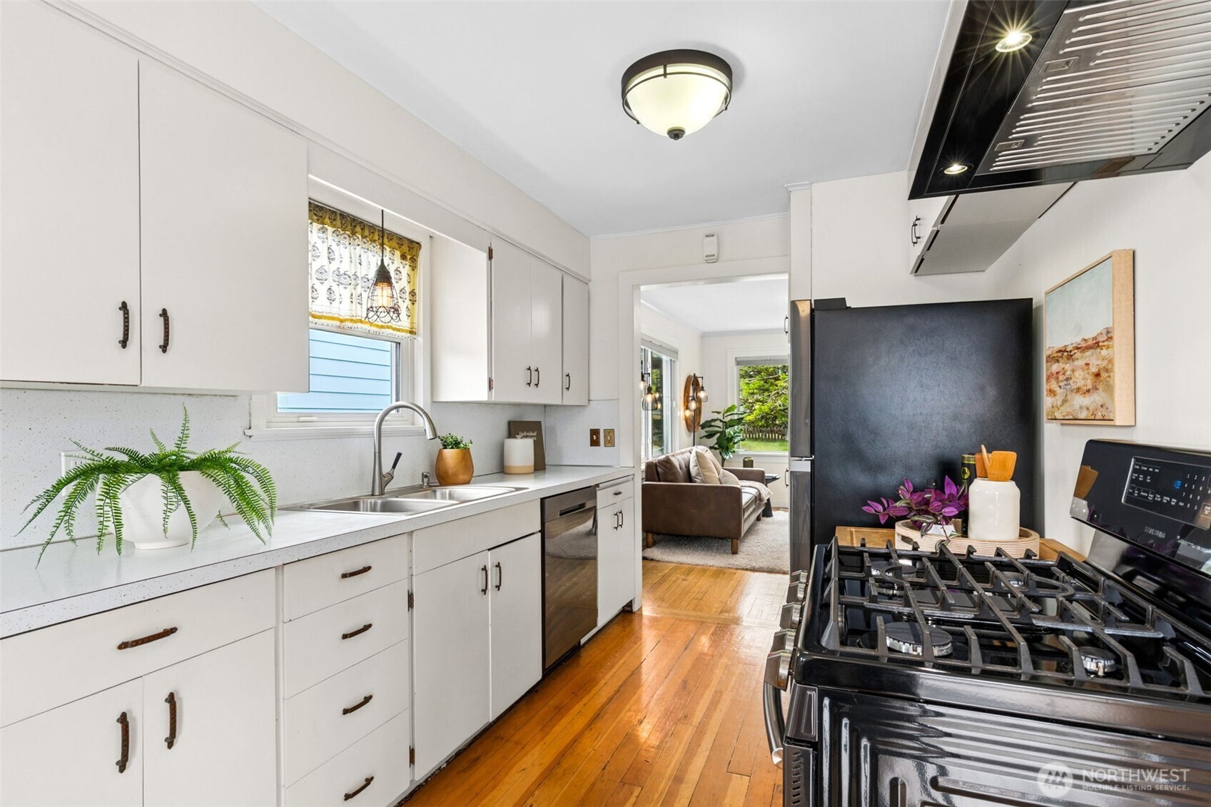 705 N 104th Street , Seattle, WA 98133