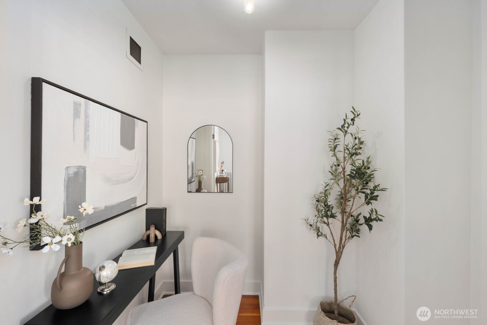 1902 Bigelow Avenue N #304, Seattle, WA 98109