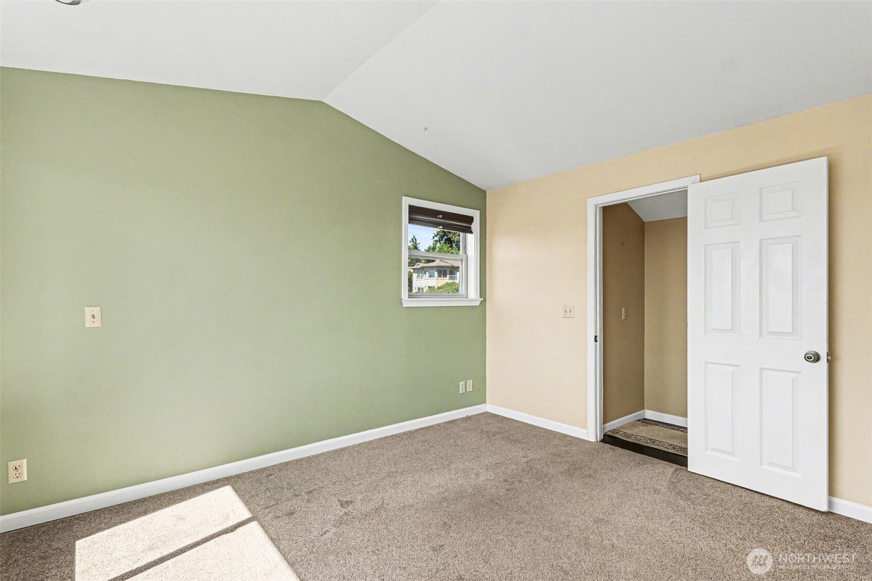 10917 80th Place NE, Kirkland, WA 98034