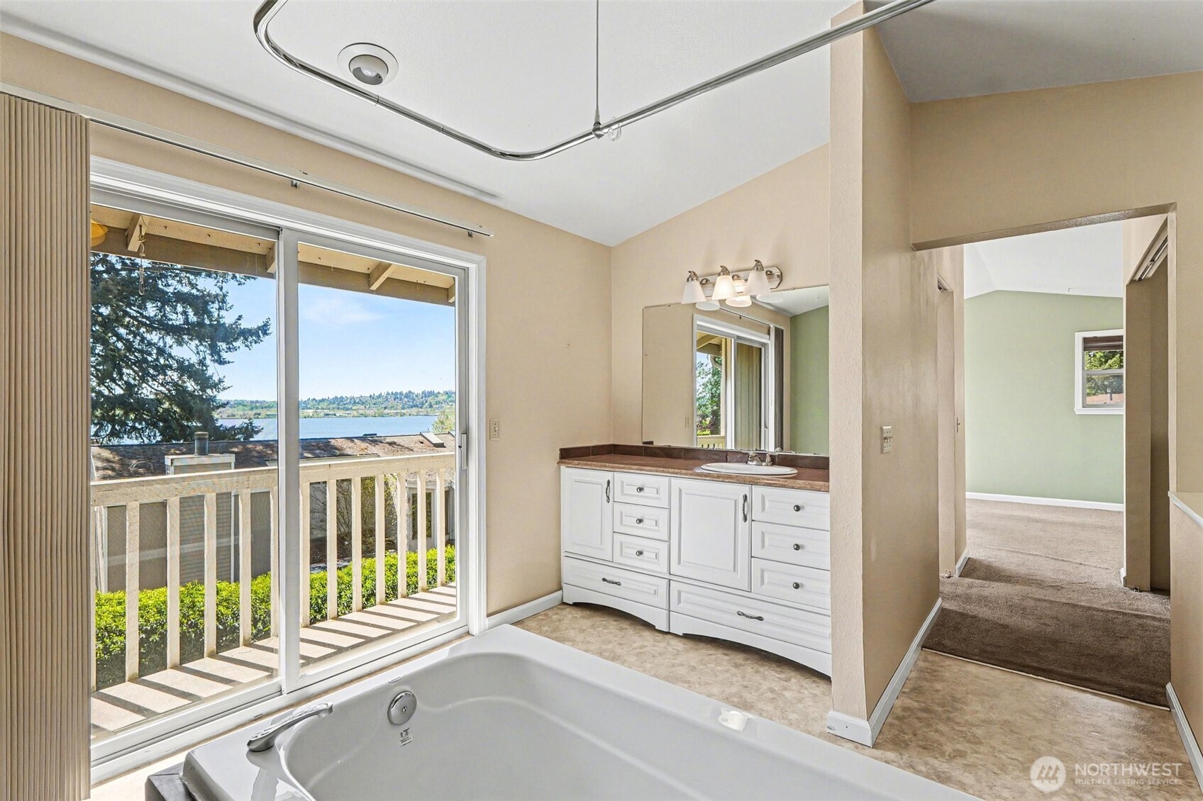 10917 80th Place NE, Kirkland, WA 98034