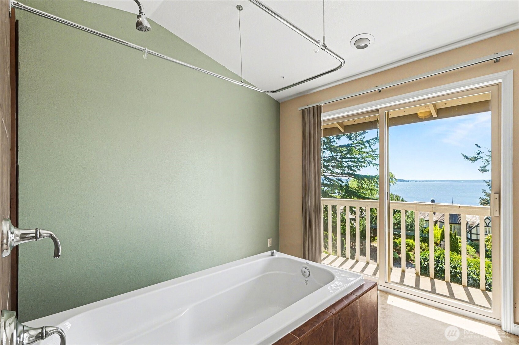 10917 80th Place NE, Kirkland, WA 98034