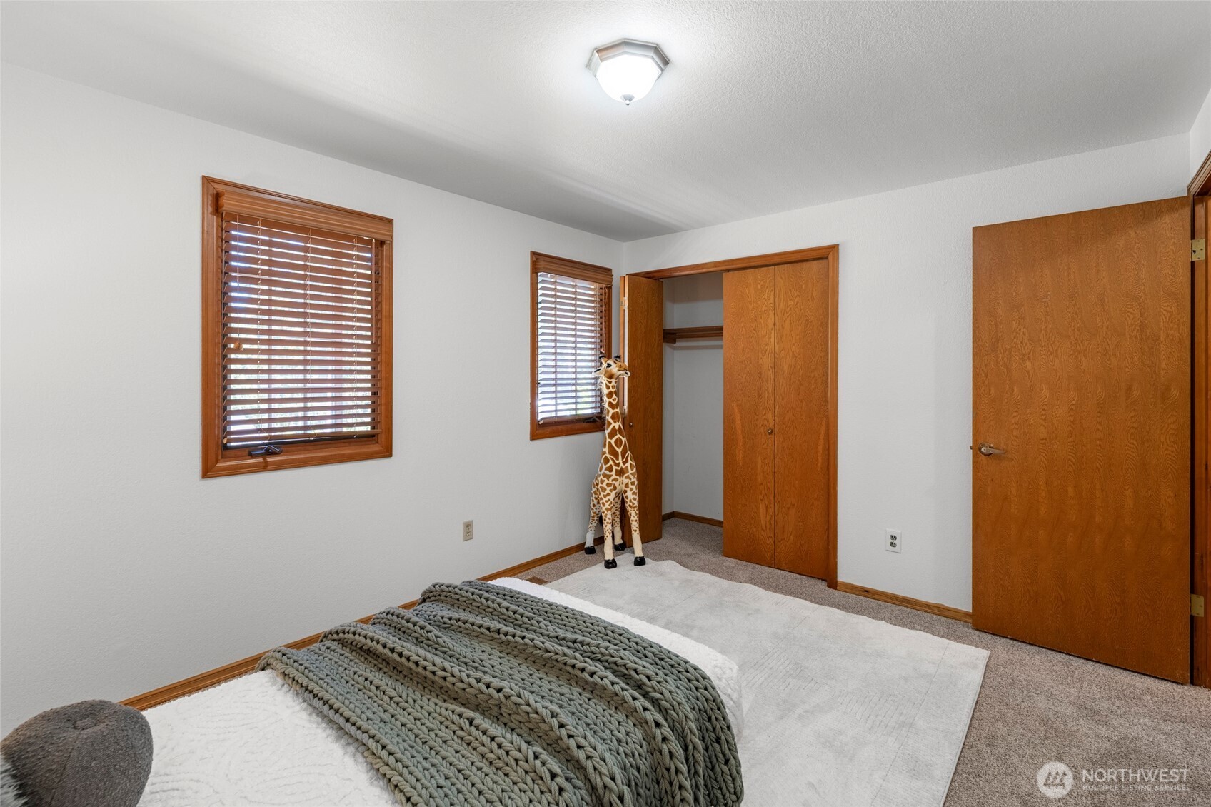 858 Illahee Drive , Fox Island, WA 98333