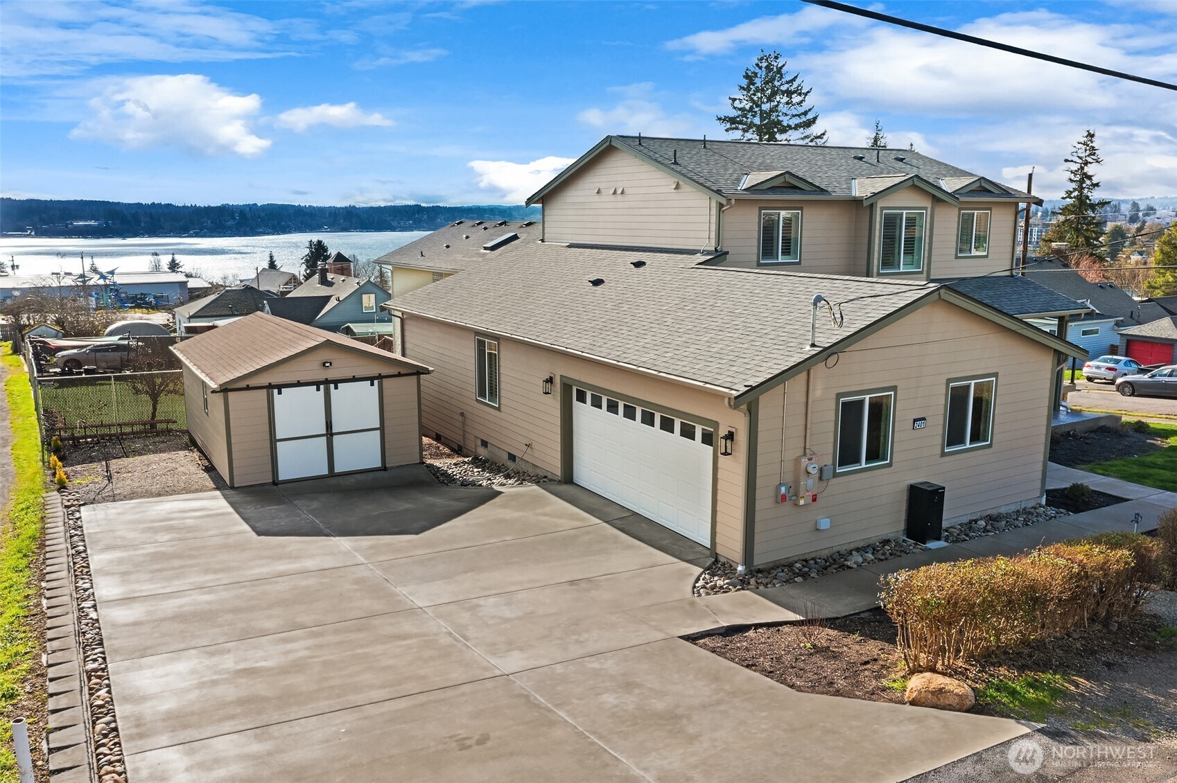 2401 E 16th Street , Bremerton, WA 98310