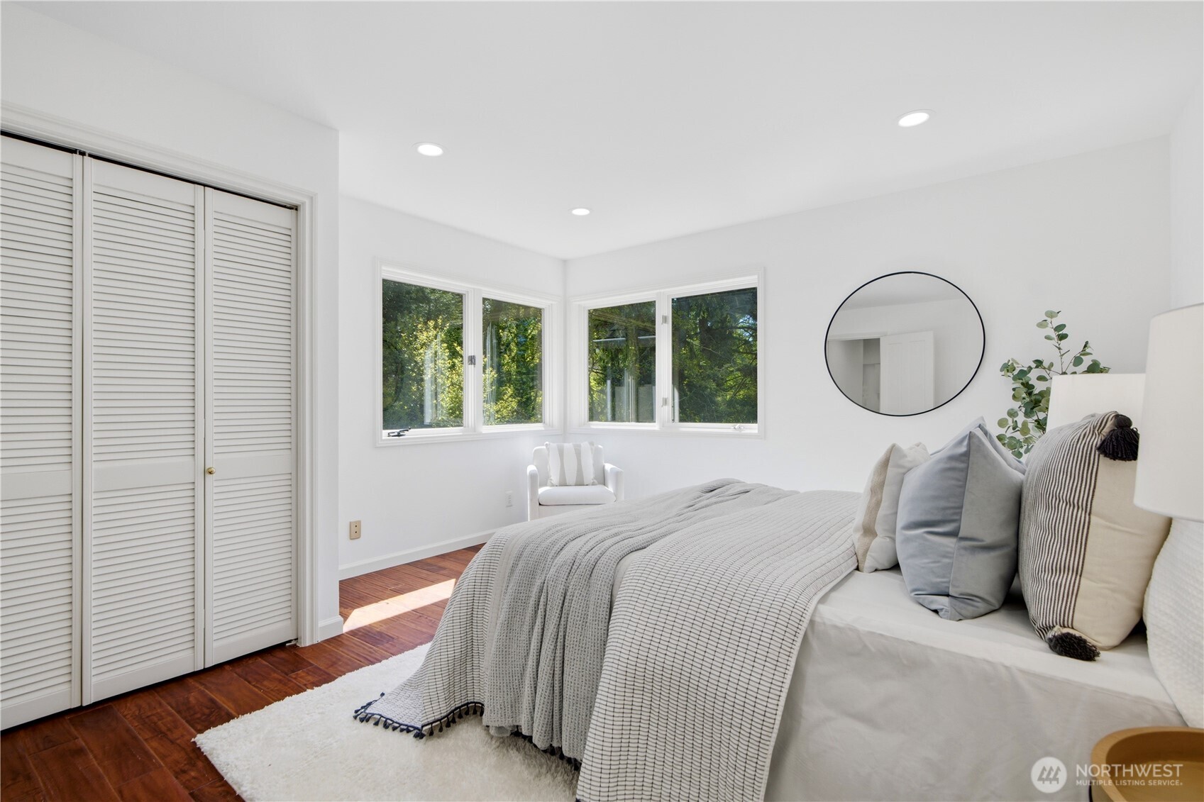 15885 SE 62nd St , Bellevue, WA 98006
