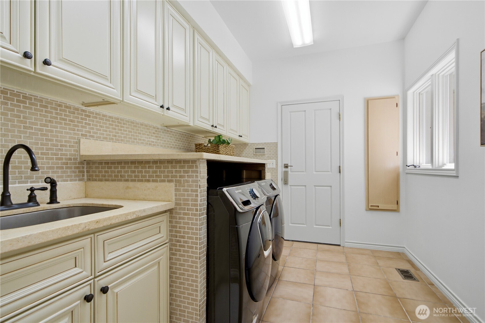 15885 SE 62nd St , Bellevue, WA 98006