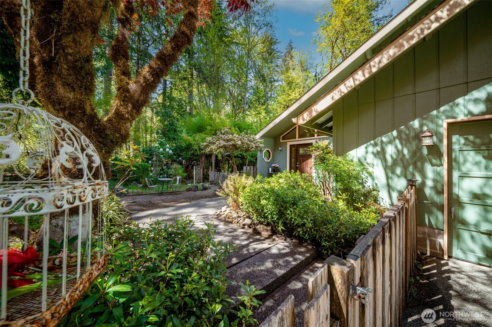 8518 Lake Lucinda Drive SW, Olympia, WA 98512