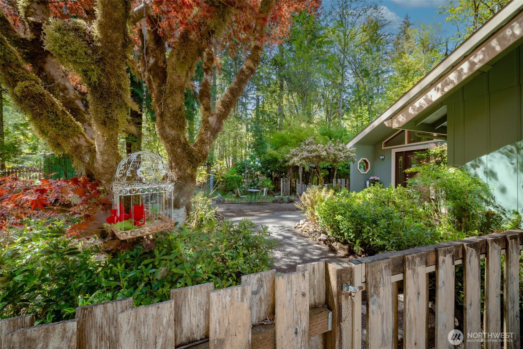 8518 Lake Lucinda Drive SW, Olympia, WA 98512