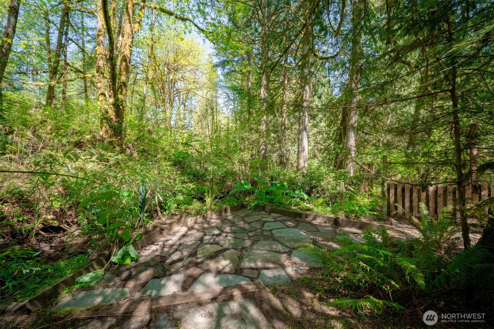 8518 Lake Lucinda Drive SW, Olympia, WA 98512