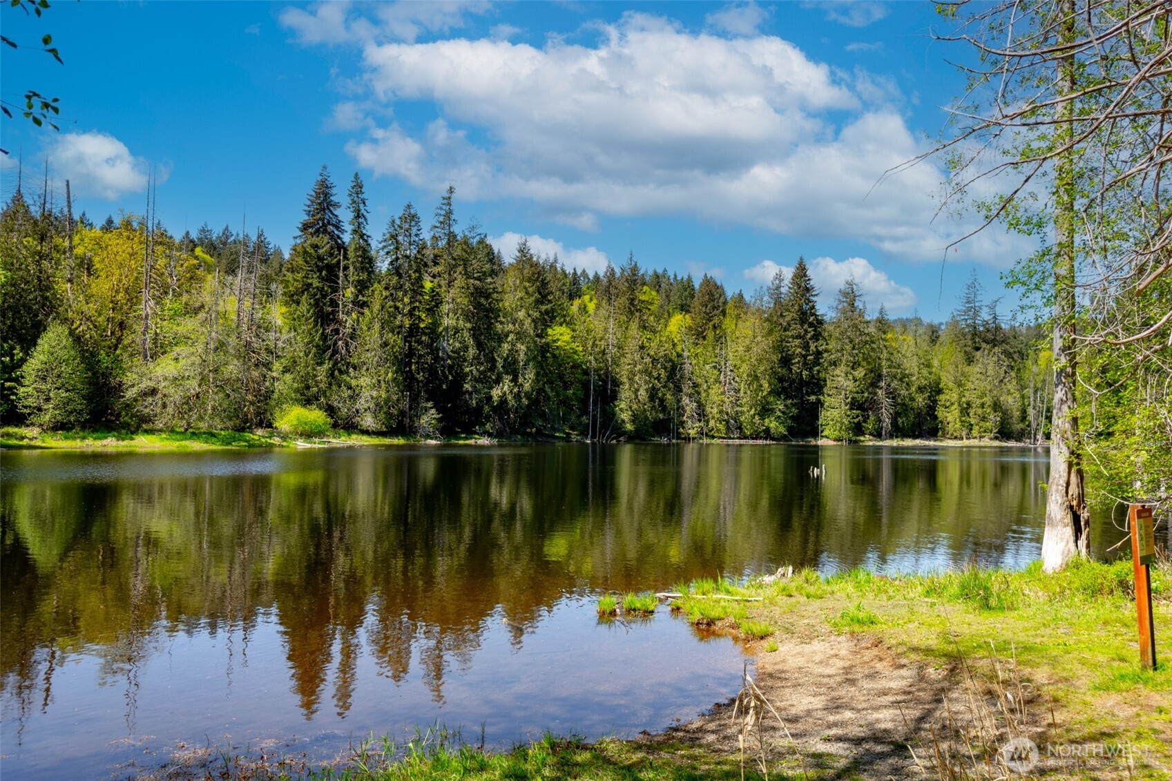 8518 Lake Lucinda Drive SW, Olympia, WA 98512