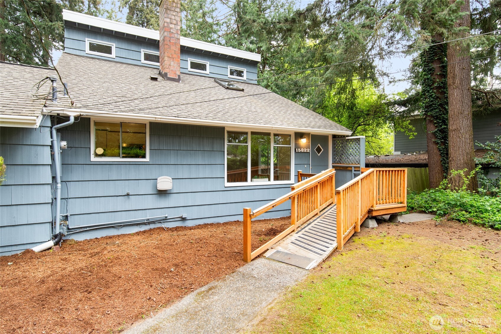 15822 34th Avenue NE, Lake Forest Park, WA 98155