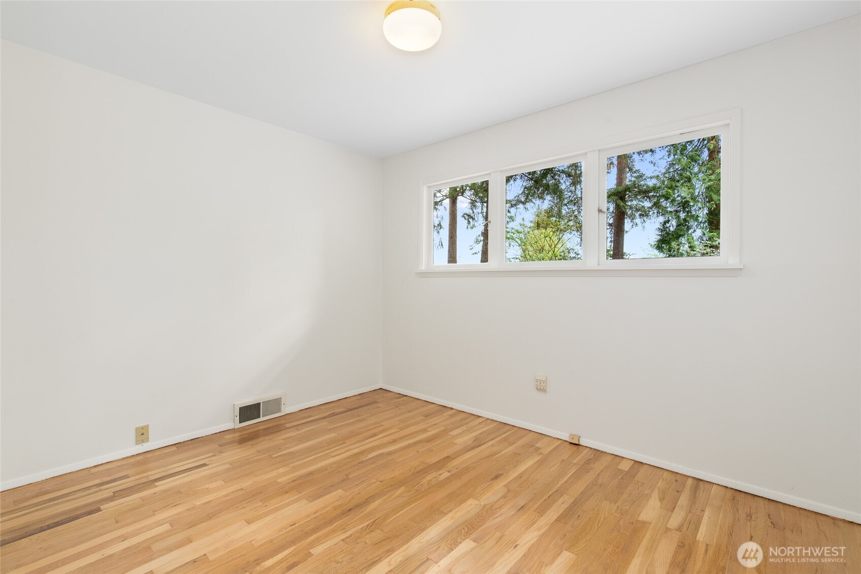 15822 34th Avenue NE, Lake Forest Park, WA 98155