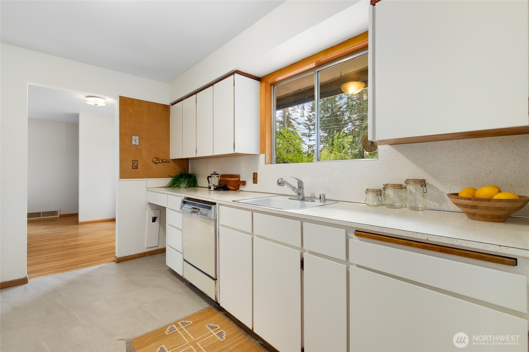 15822 34th Avenue NE, Lake Forest Park, WA 98155