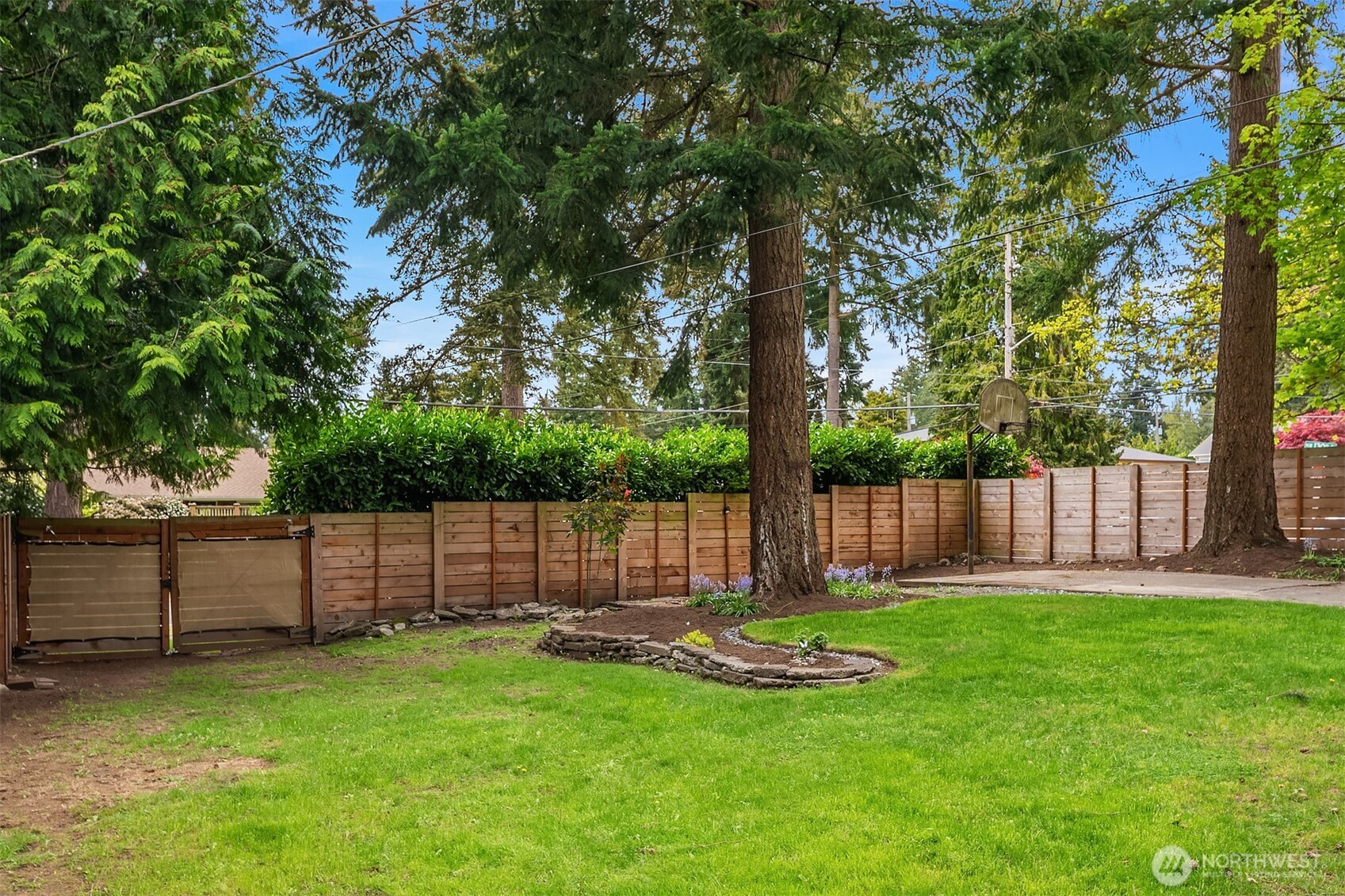 215 NW 130th Street , Seattle, WA 98177