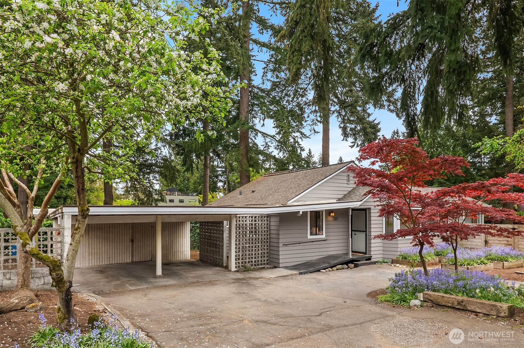 215 NW 130th Street , Seattle, WA 98177