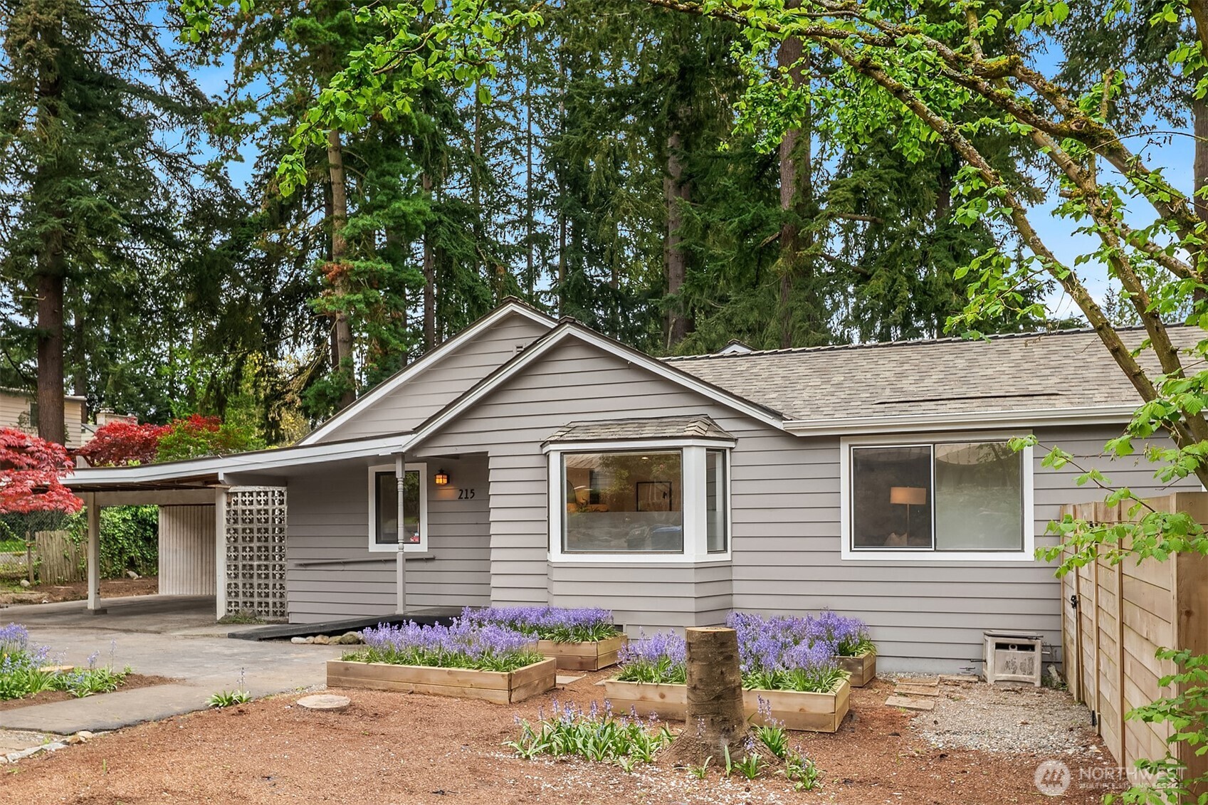 215 NW 130th Street , Seattle, WA 98177