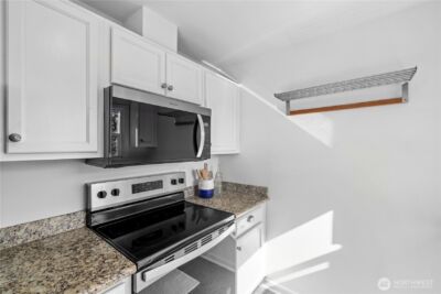 3020 36th Avenue W, Seattle, WA 98199 - Photo 12