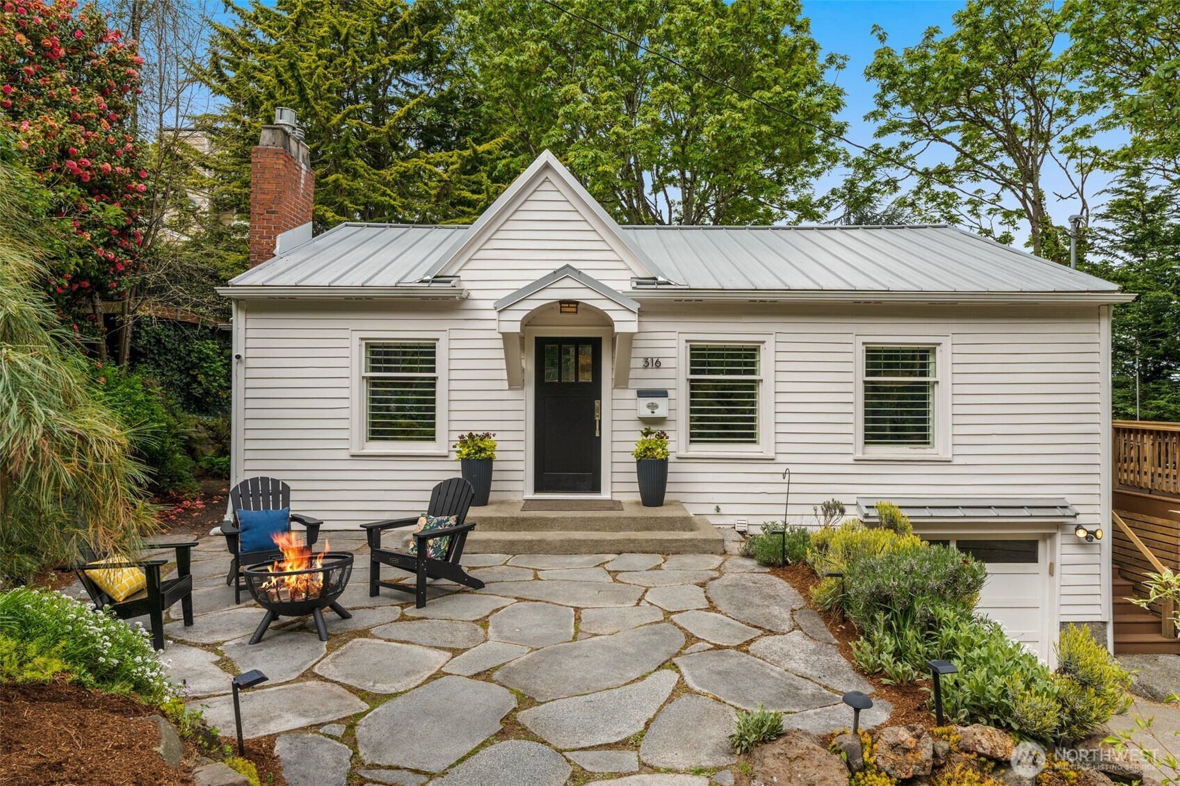 316 W Newell Street , Seattle, WA 98119