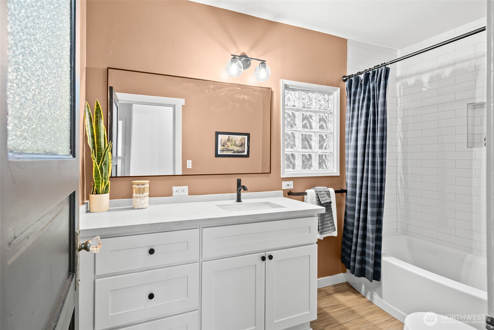 809 Sumner Avenue , Sumner, WA 98390