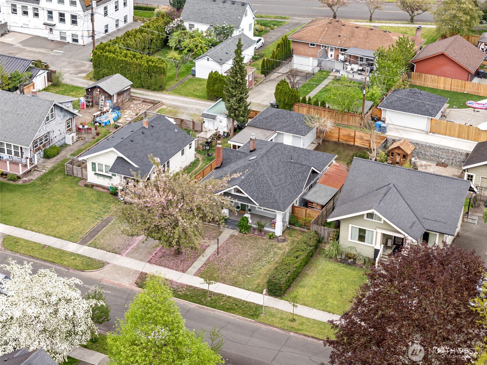809 Sumner Avenue , Sumner, WA 98390