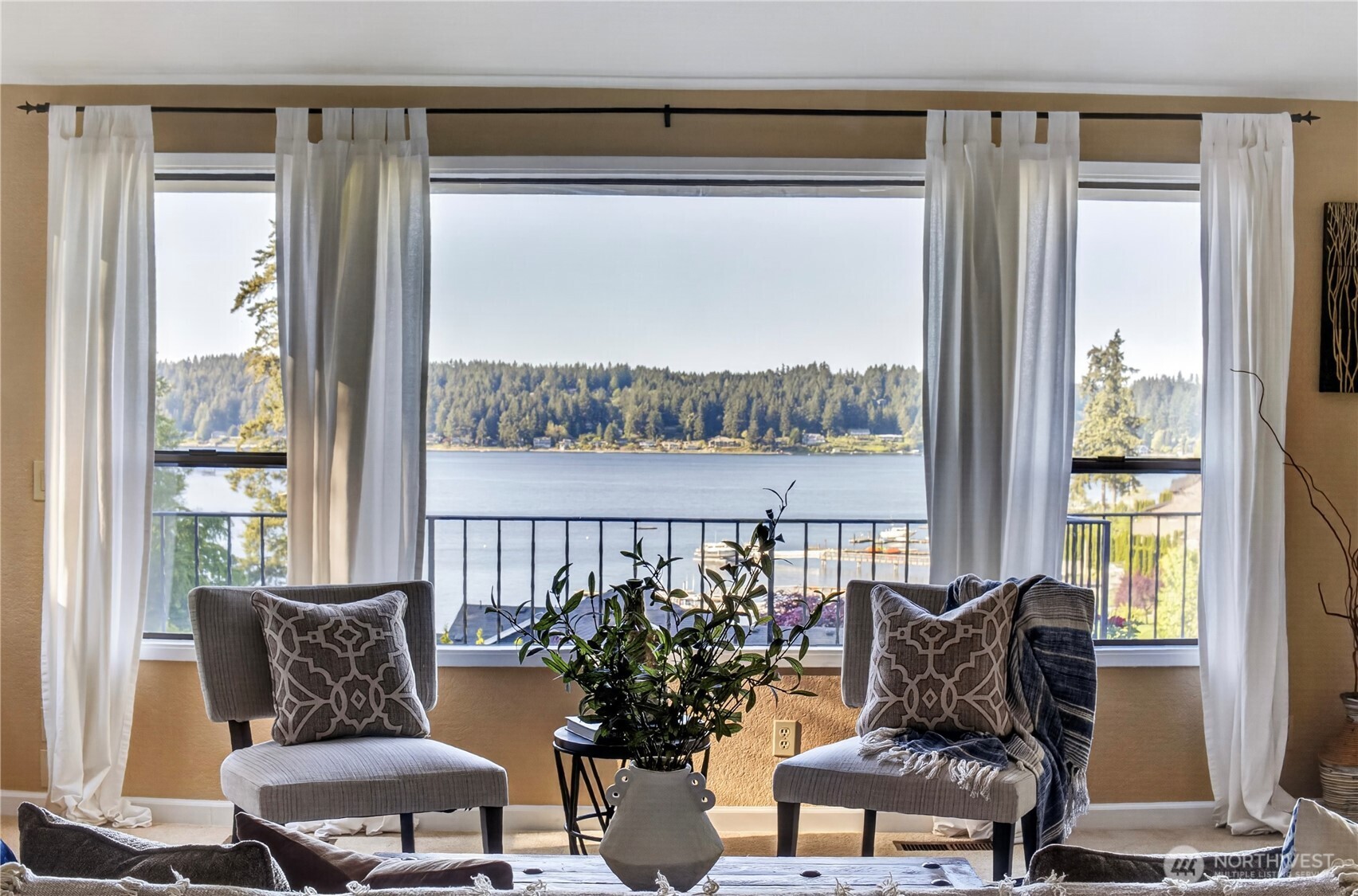582 North Shore Blvd , Fox Island, WA 98333