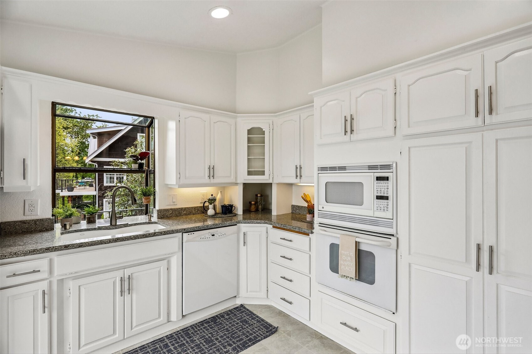 582 North Shore Blvd , Fox Island, WA 98333