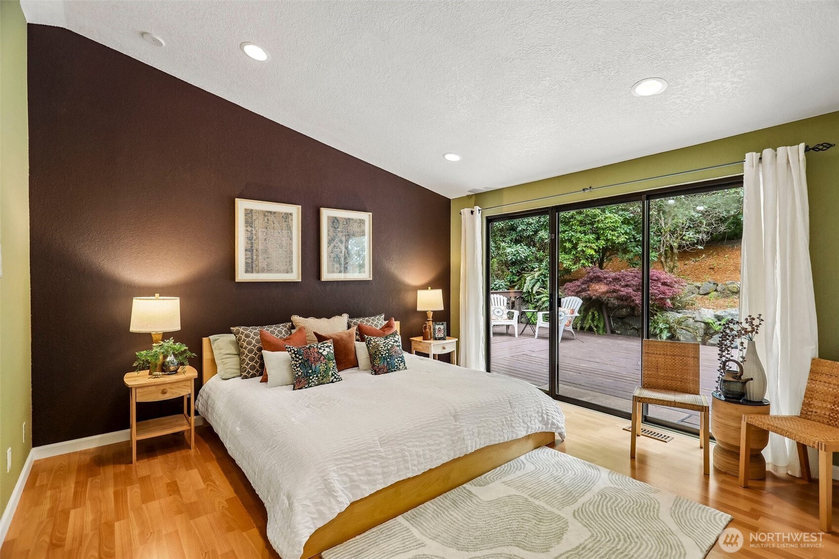 582 North Shore Blvd , Fox Island, WA 98333