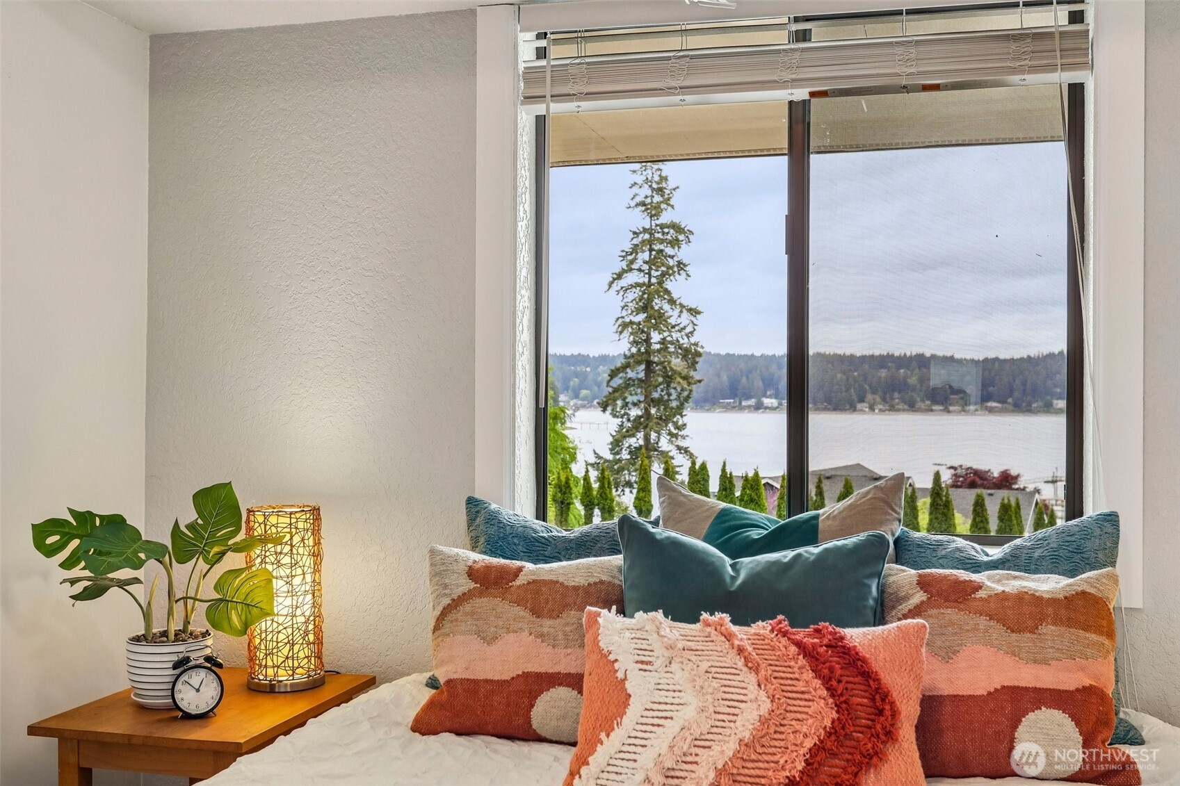 582 North Shore Blvd , Fox Island, WA 98333