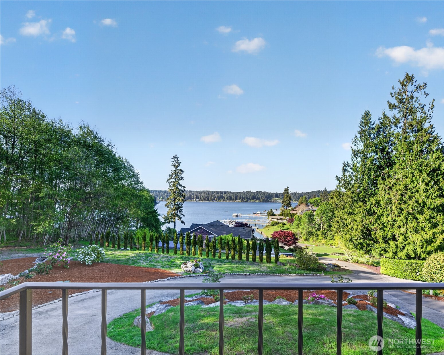 582 North Shore Blvd , Fox Island, WA 98333