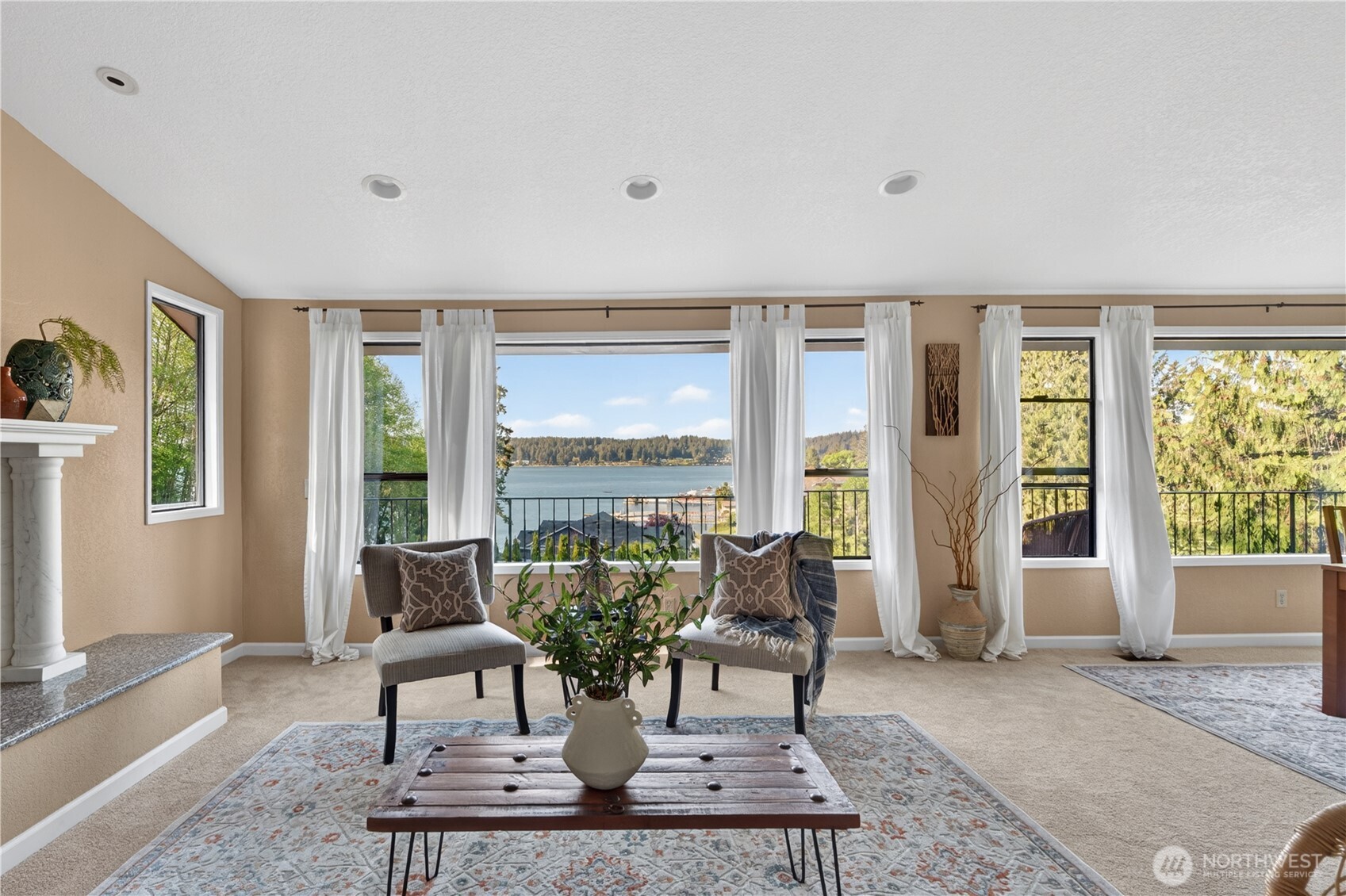 582 North Shore Blvd , Fox Island, WA 98333