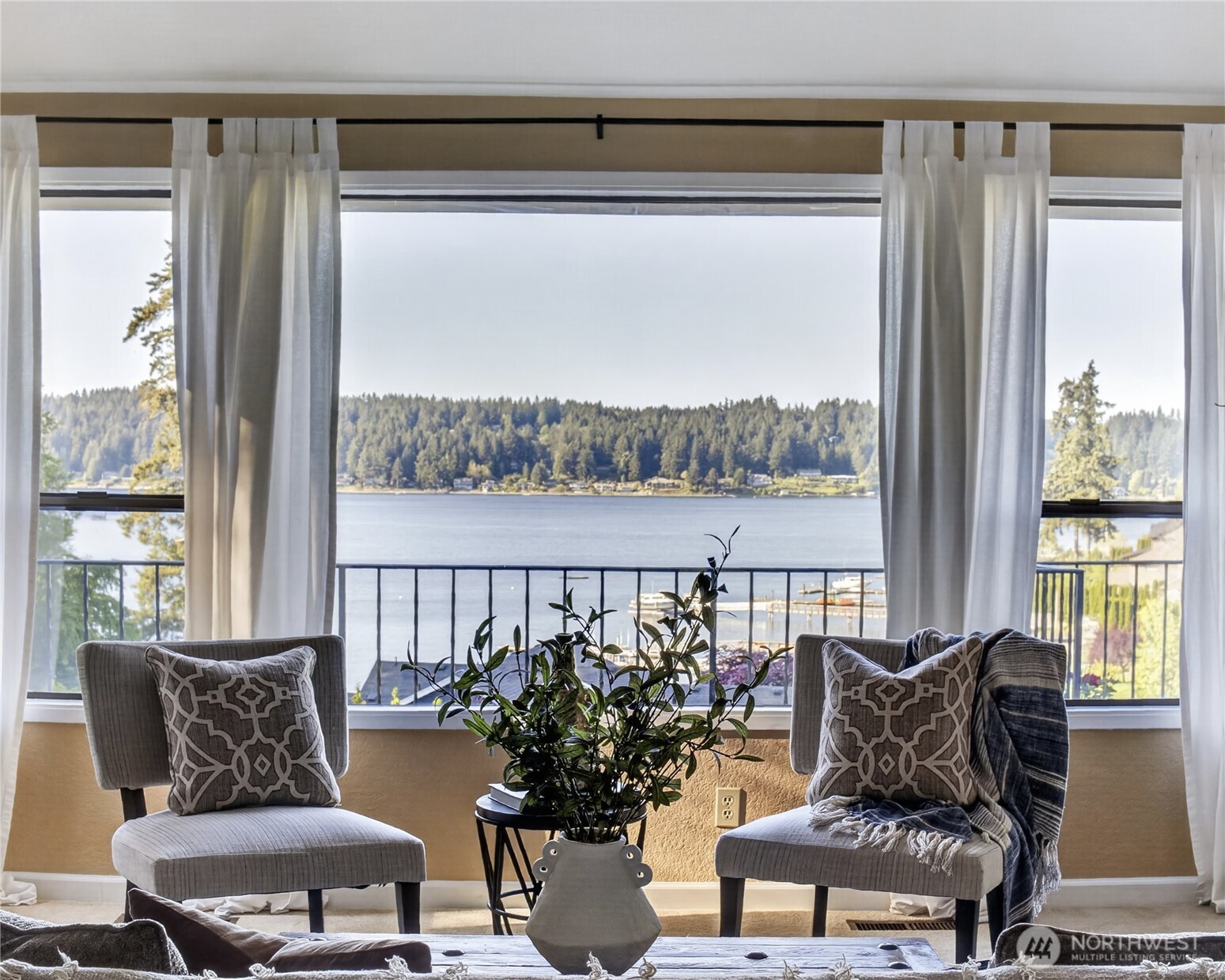 582 North Shore Blvd , Fox Island, WA 98333
