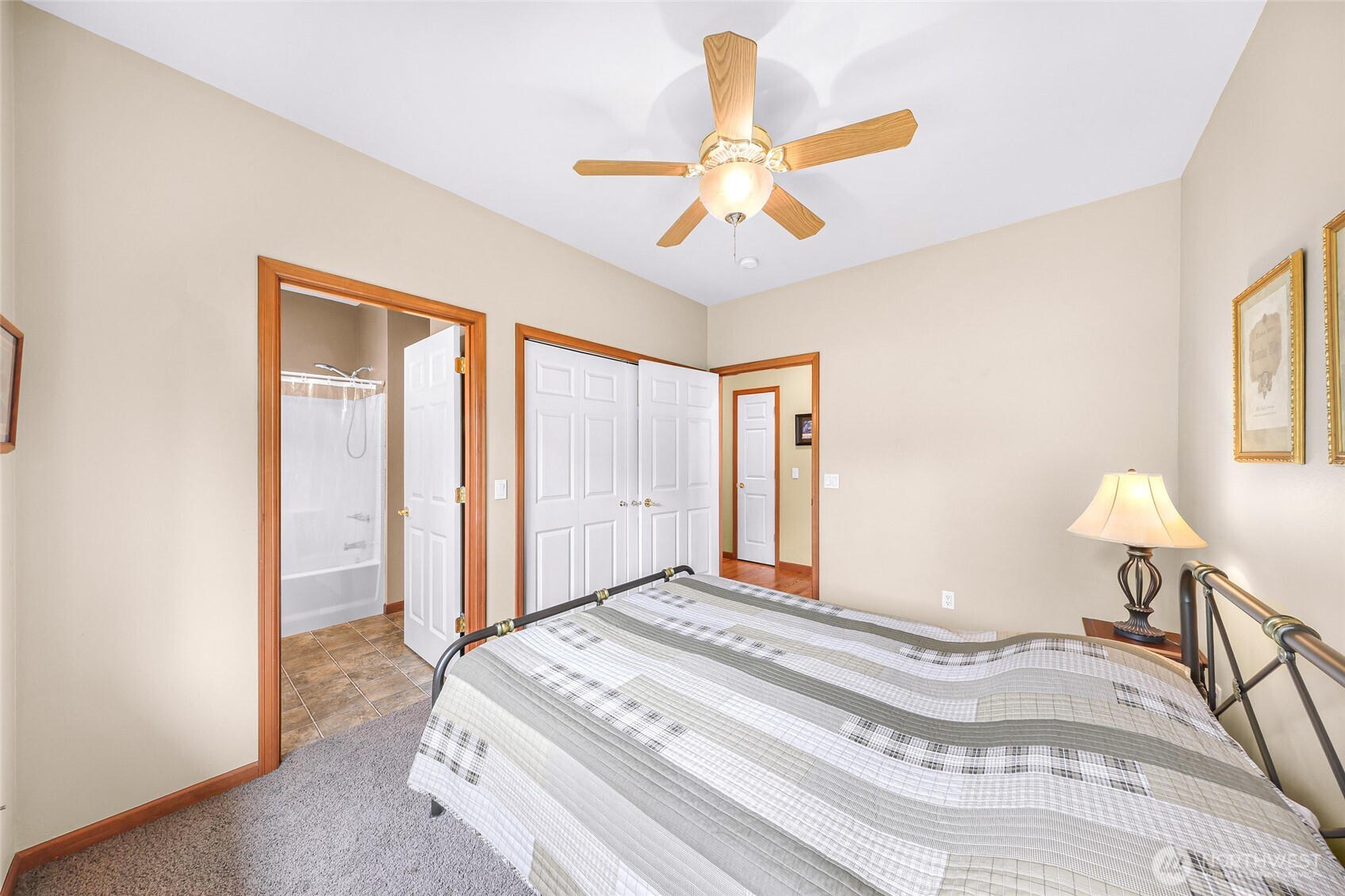 5043 Bradshaw Road , Freeland, WA 98249-9429