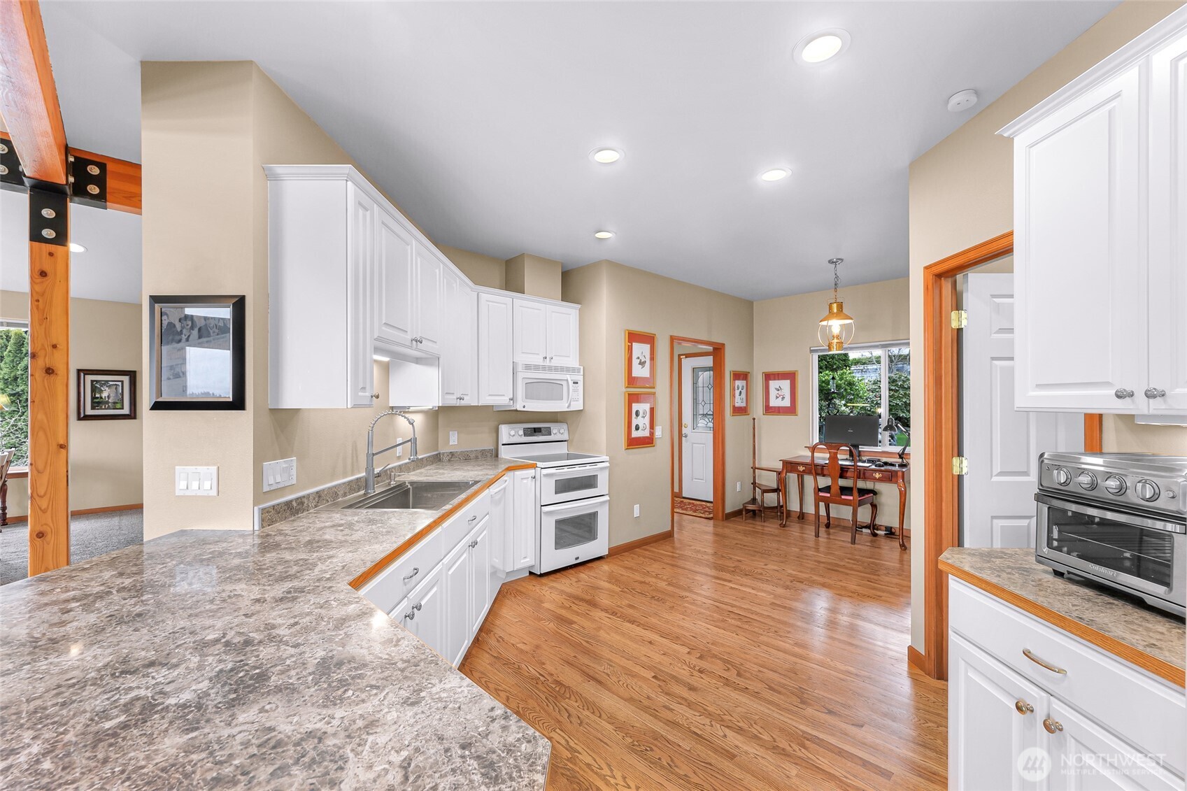 5043 Bradshaw Road , Freeland, WA 98249-9429