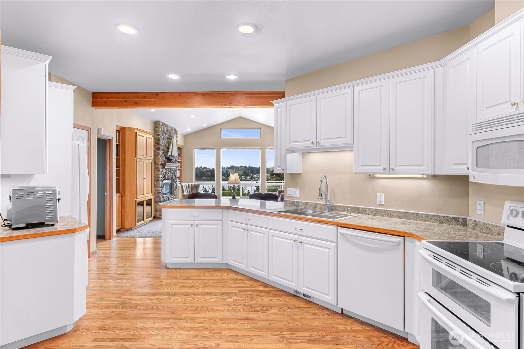 5043 Bradshaw Road , Freeland, WA 98249-9429