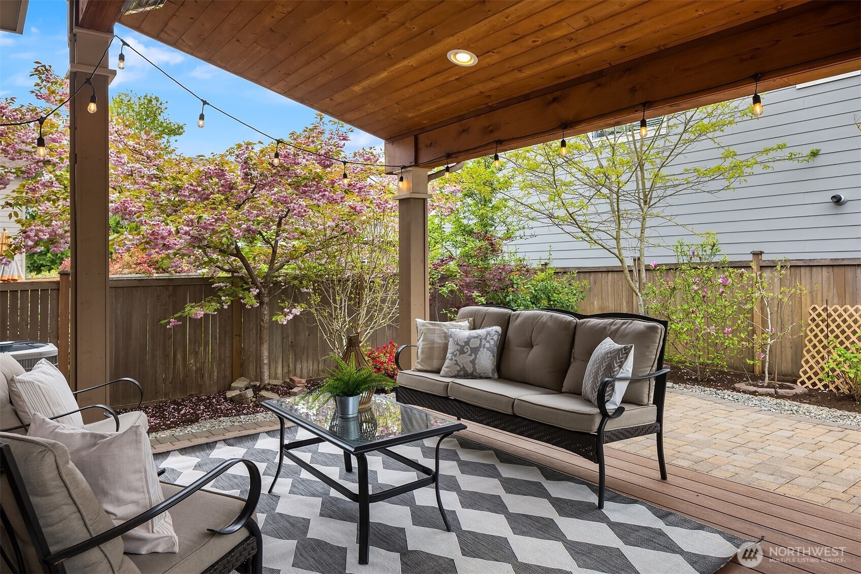 21417 SE 2nd Street , Sammamish, WA 98074