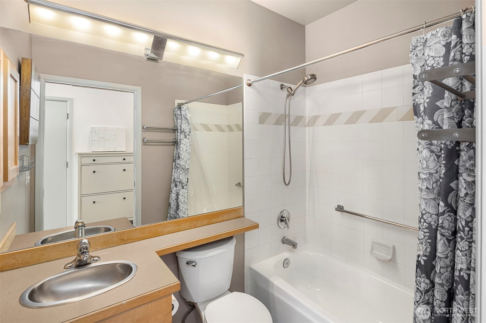 2324 1st Avenue #414, Seattle, WA 98121