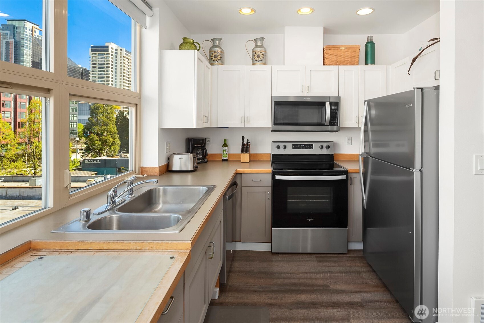2324 1st Avenue #414, Seattle, WA 98121