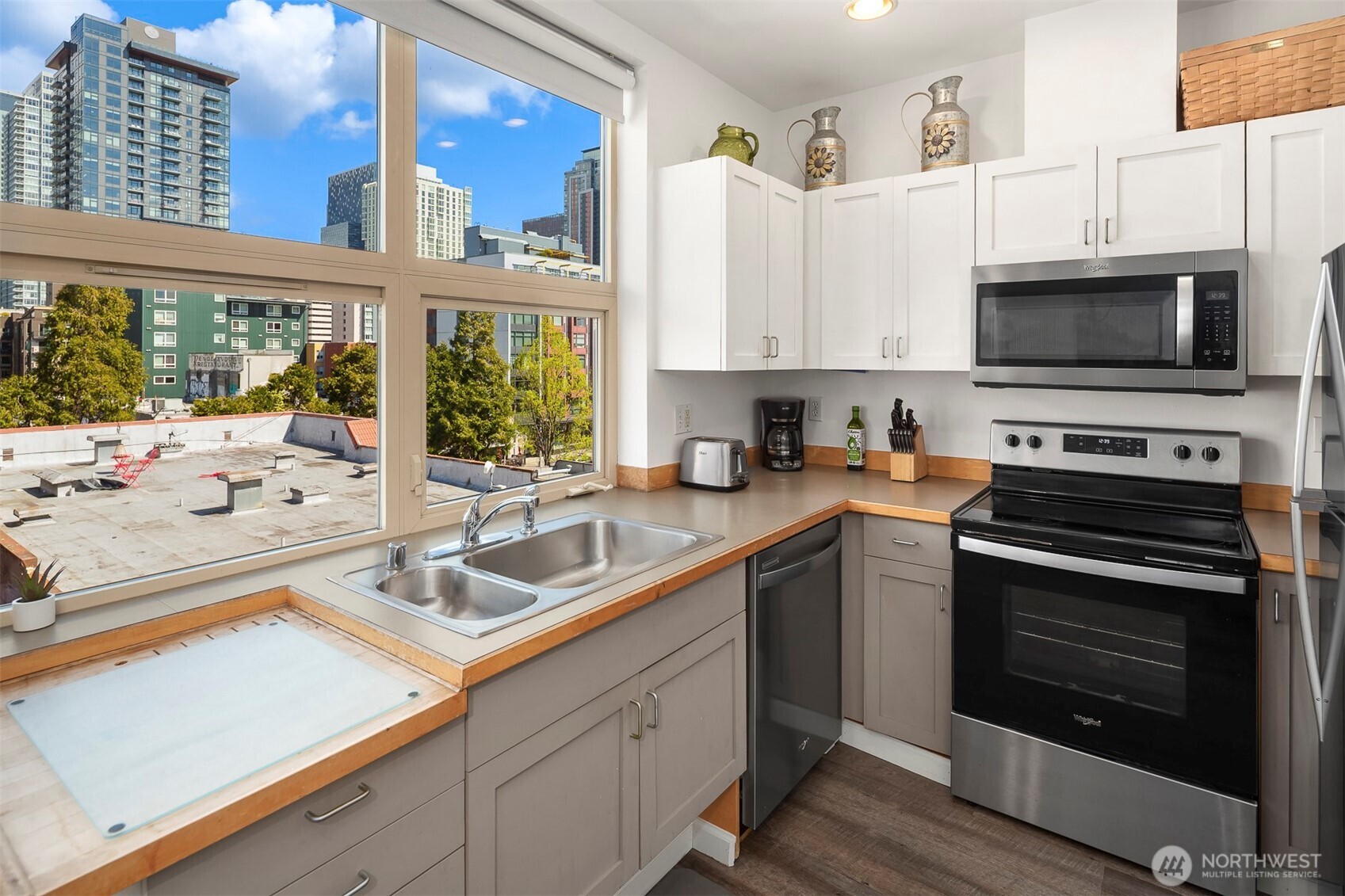 2324 1st Avenue #414, Seattle, WA 98121