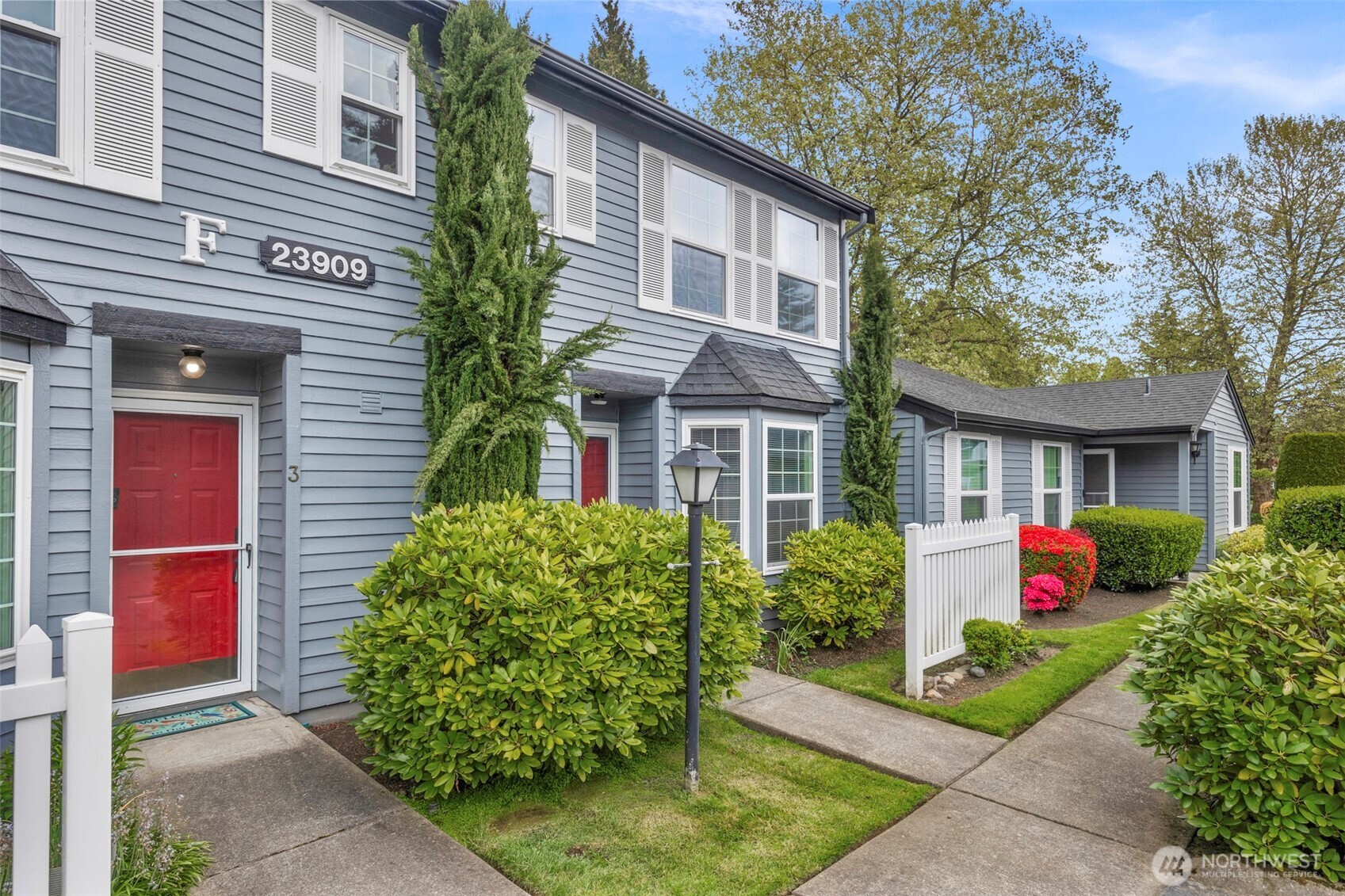 23909 56th Court S #F3, Kent, WA 98032-1748