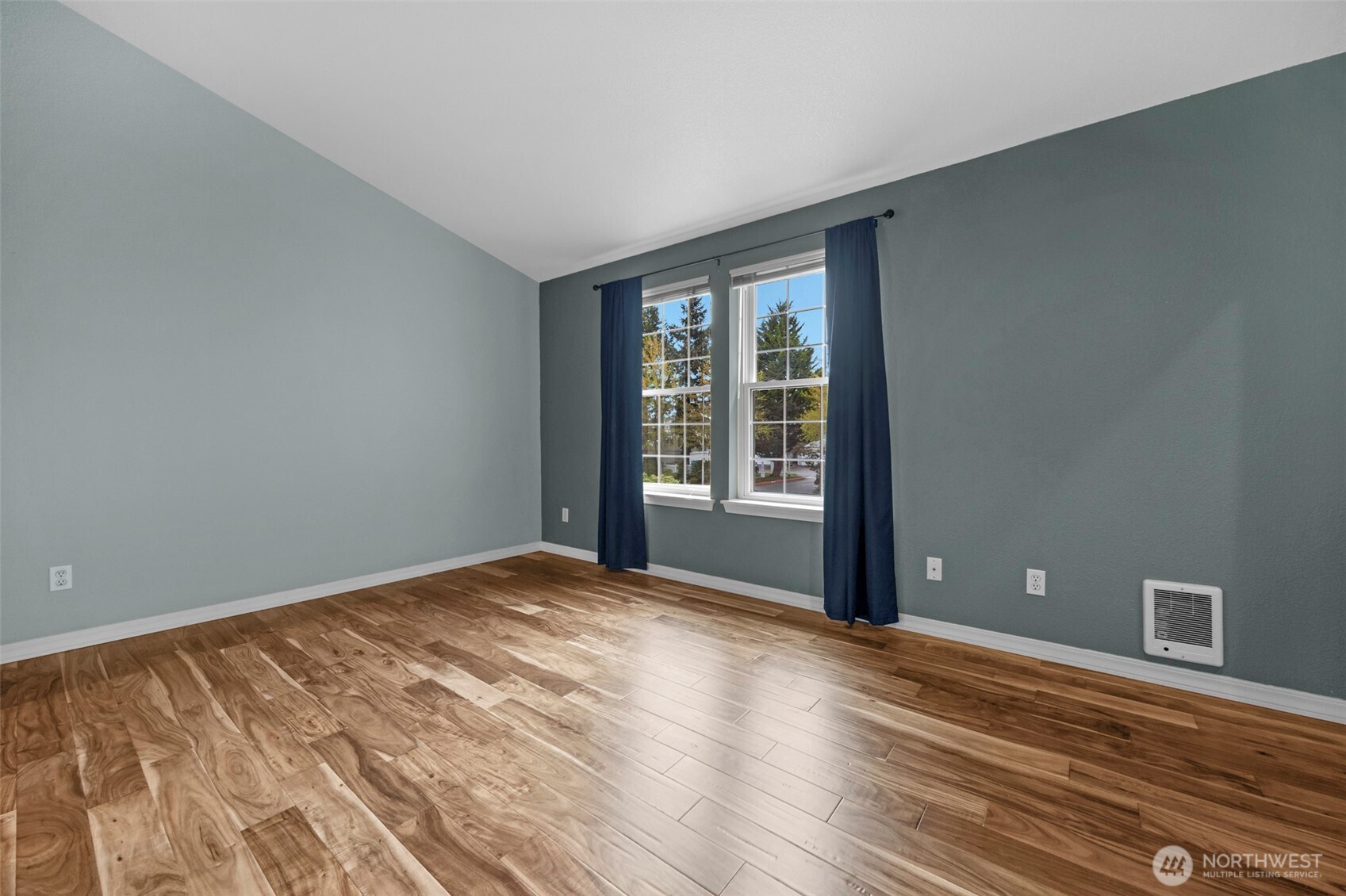 23909 56th Court S #F3, Kent, WA 98032-1748
