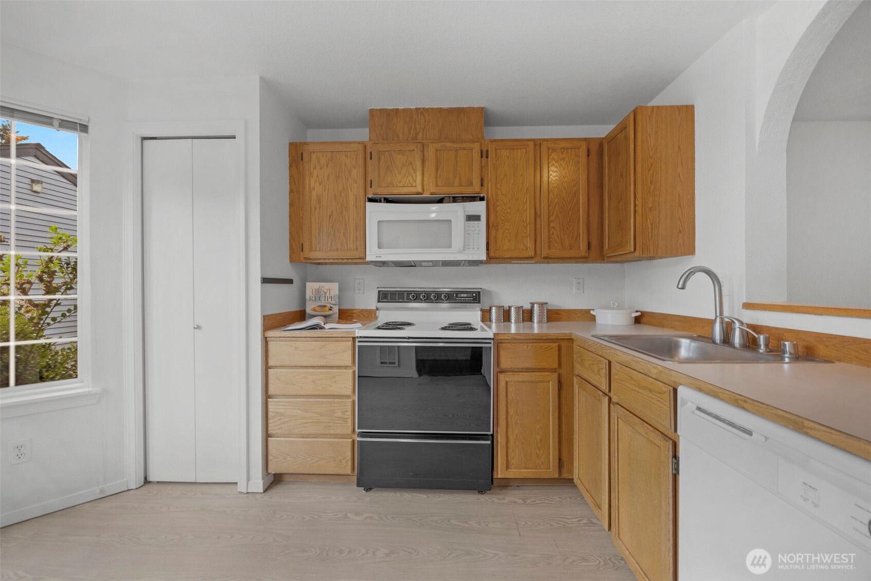 23909 56th Court S #F3, Kent, WA 98032-1748