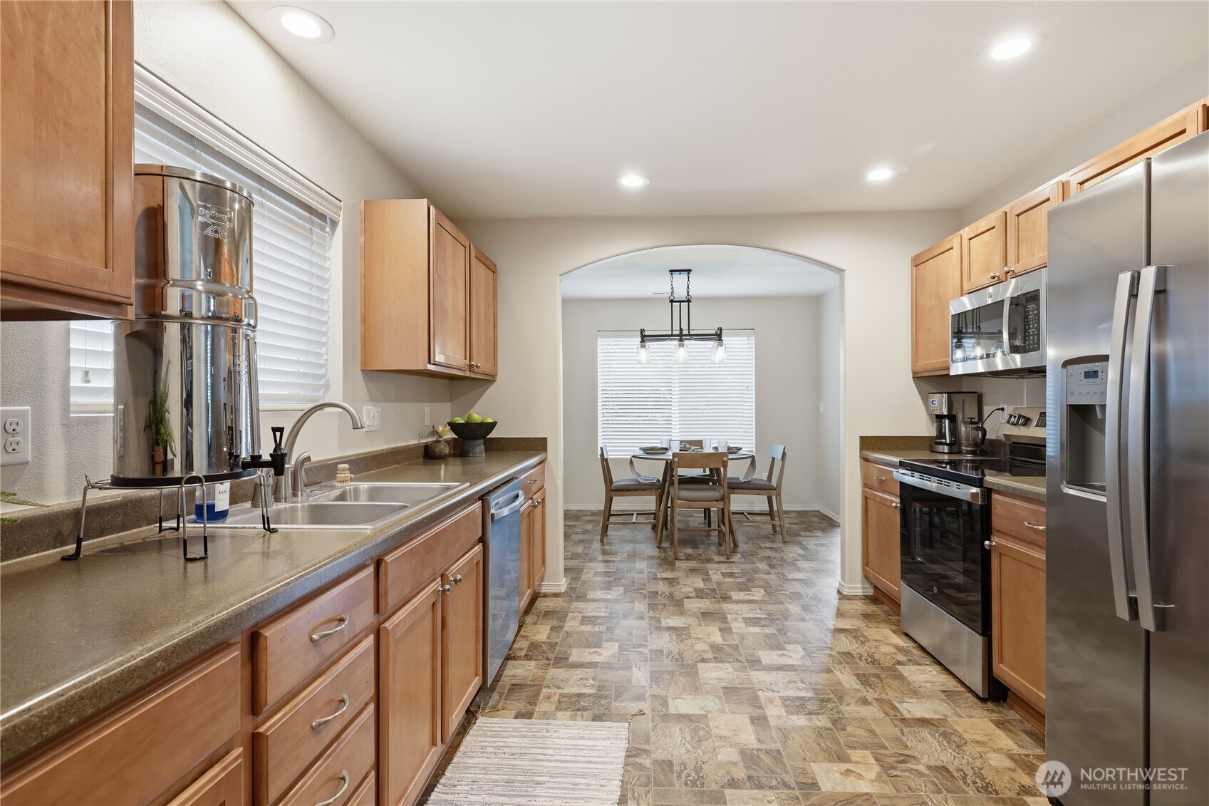 2731 SW Jabirin Way , Port Orchard, WA 98367