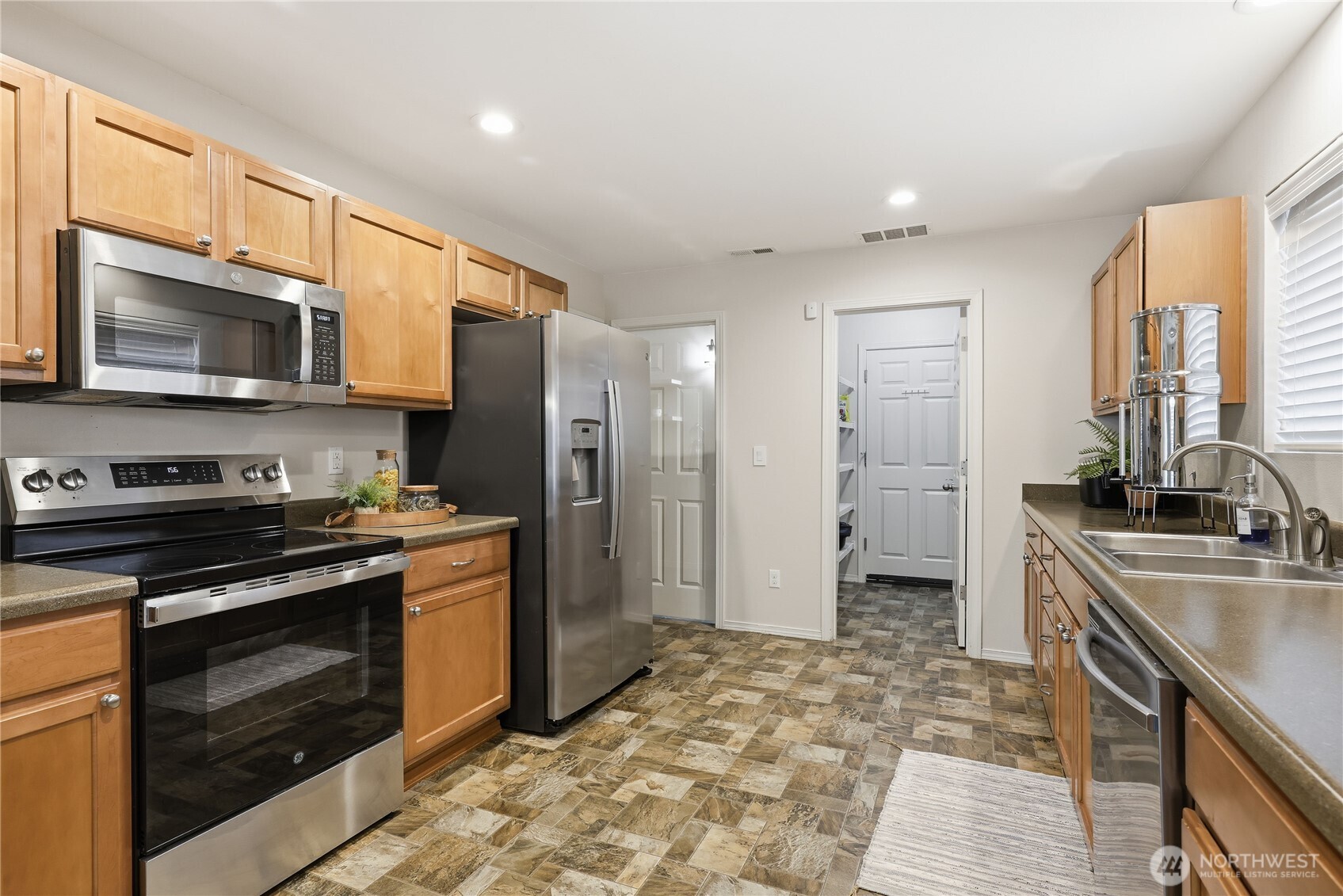 2731 SW Jabirin Way , Port Orchard, WA 98367