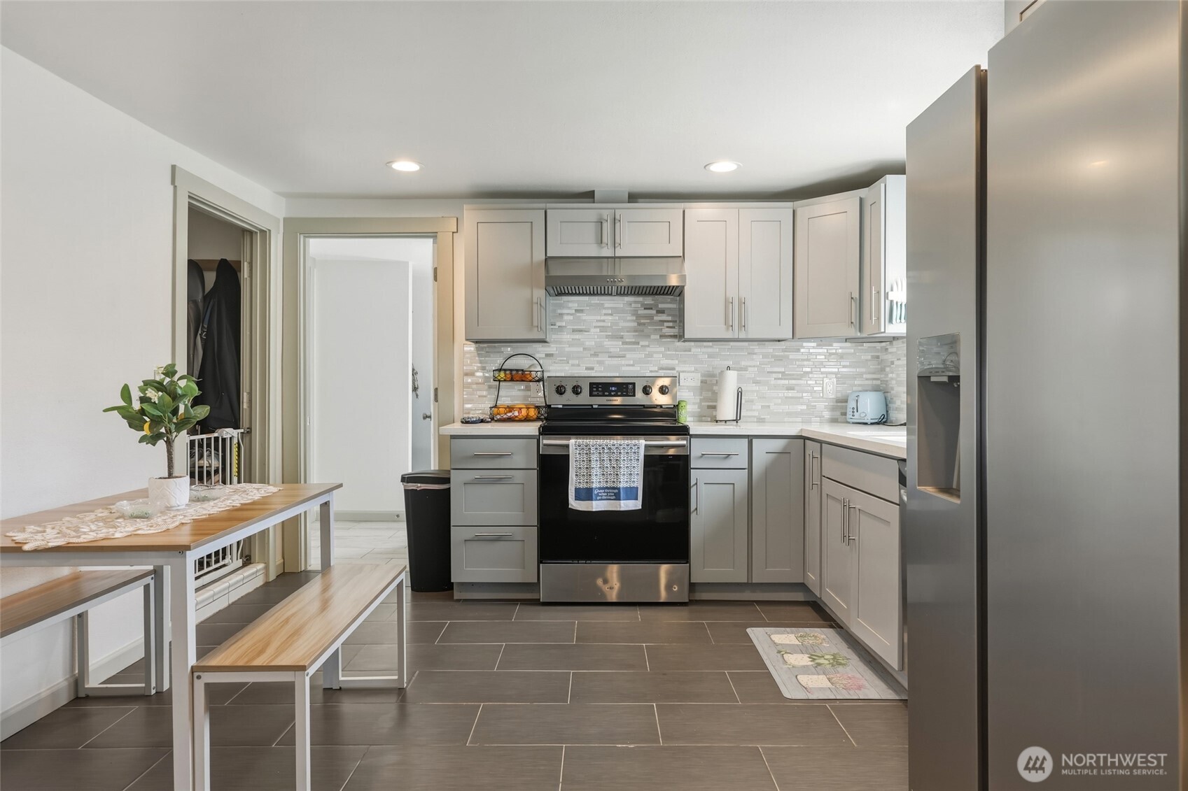 8235 E B Street , Tacoma, WA 98404