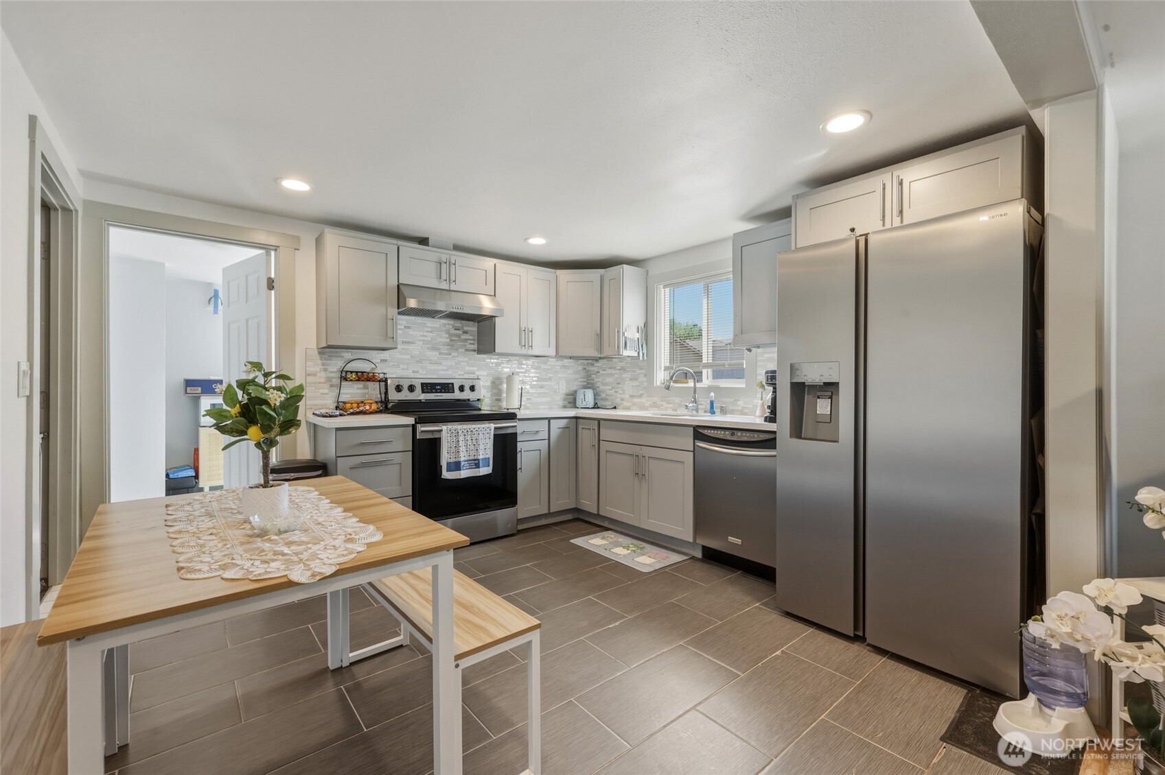 8235 E B Street , Tacoma, WA 98404