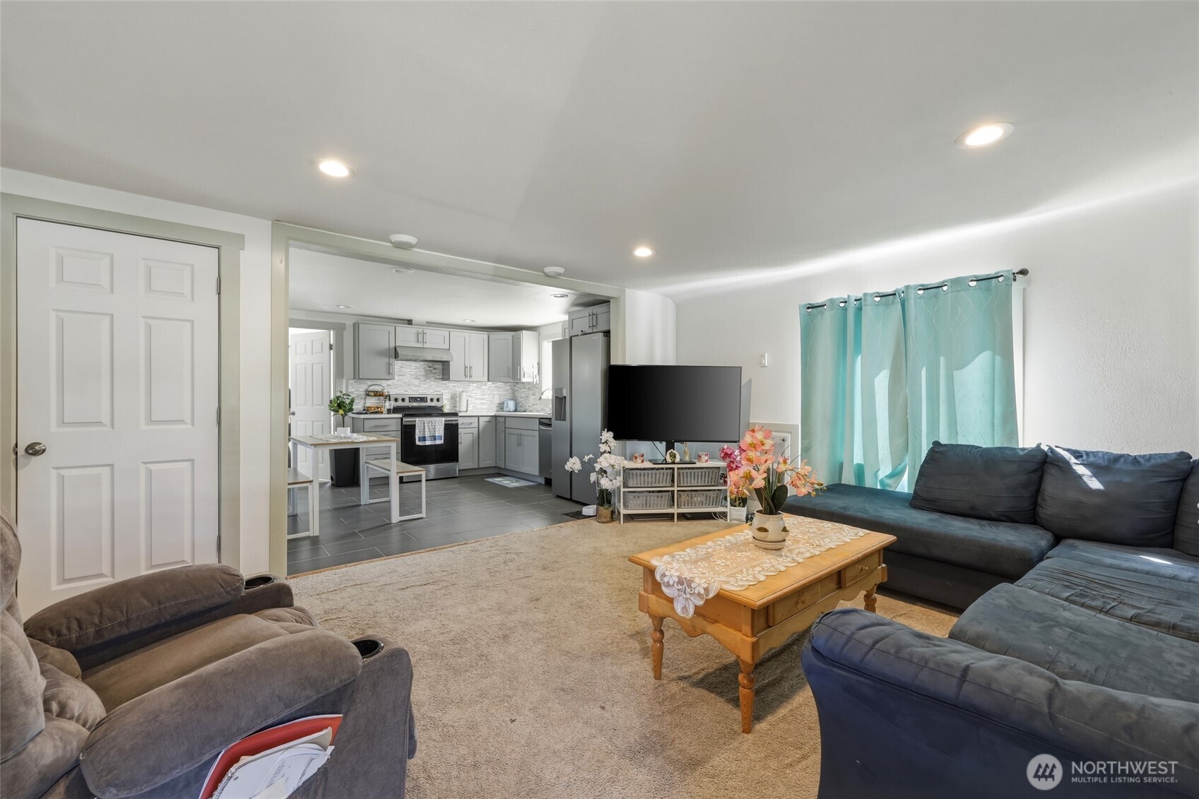 8235 E B Street , Tacoma, WA 98404