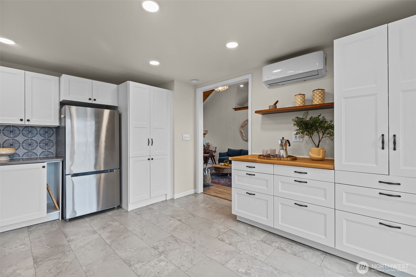 8450 E Side Drive NE, Tacoma, WA 98422